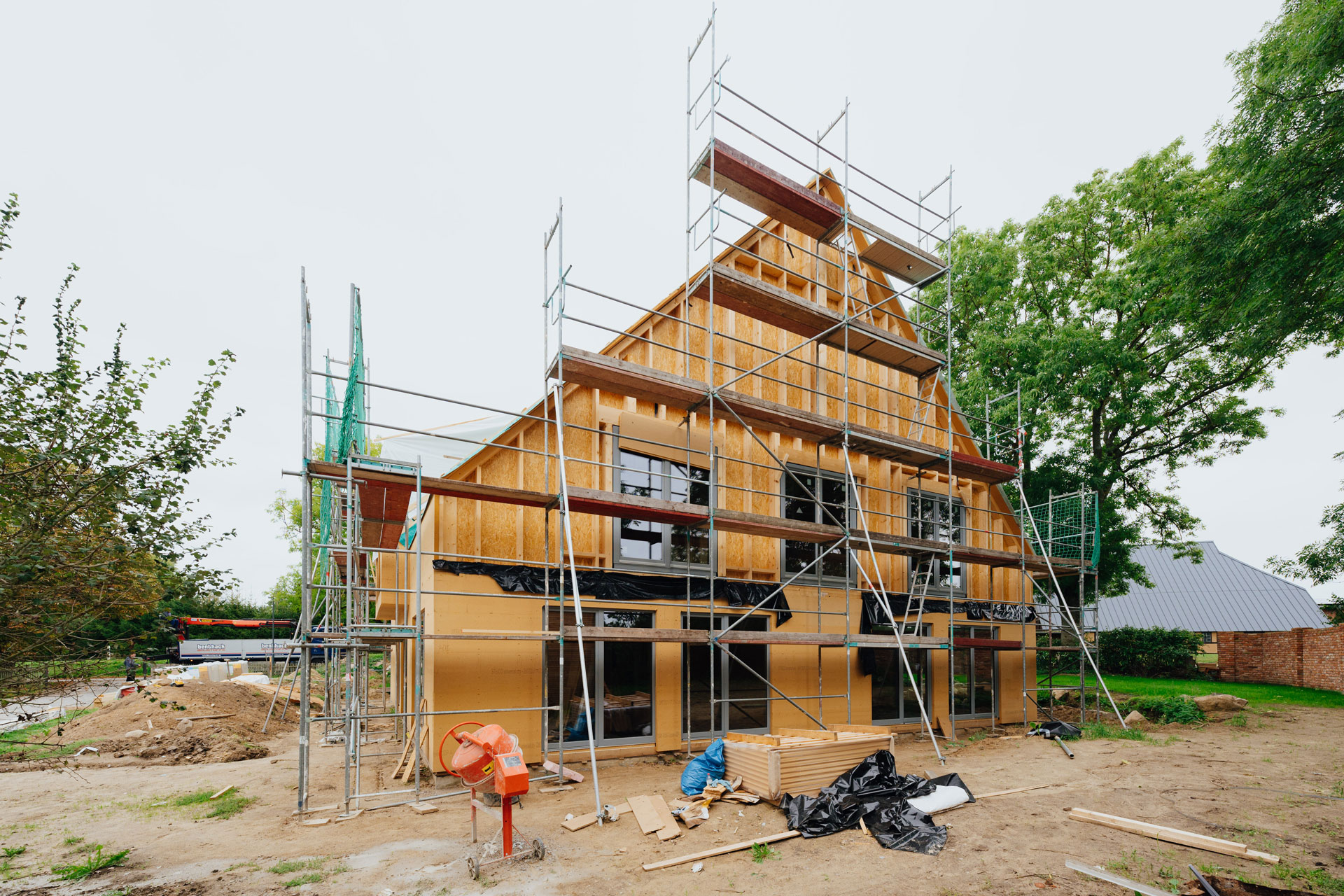 Mehrfamilienhaus in NWM (01) / Totale